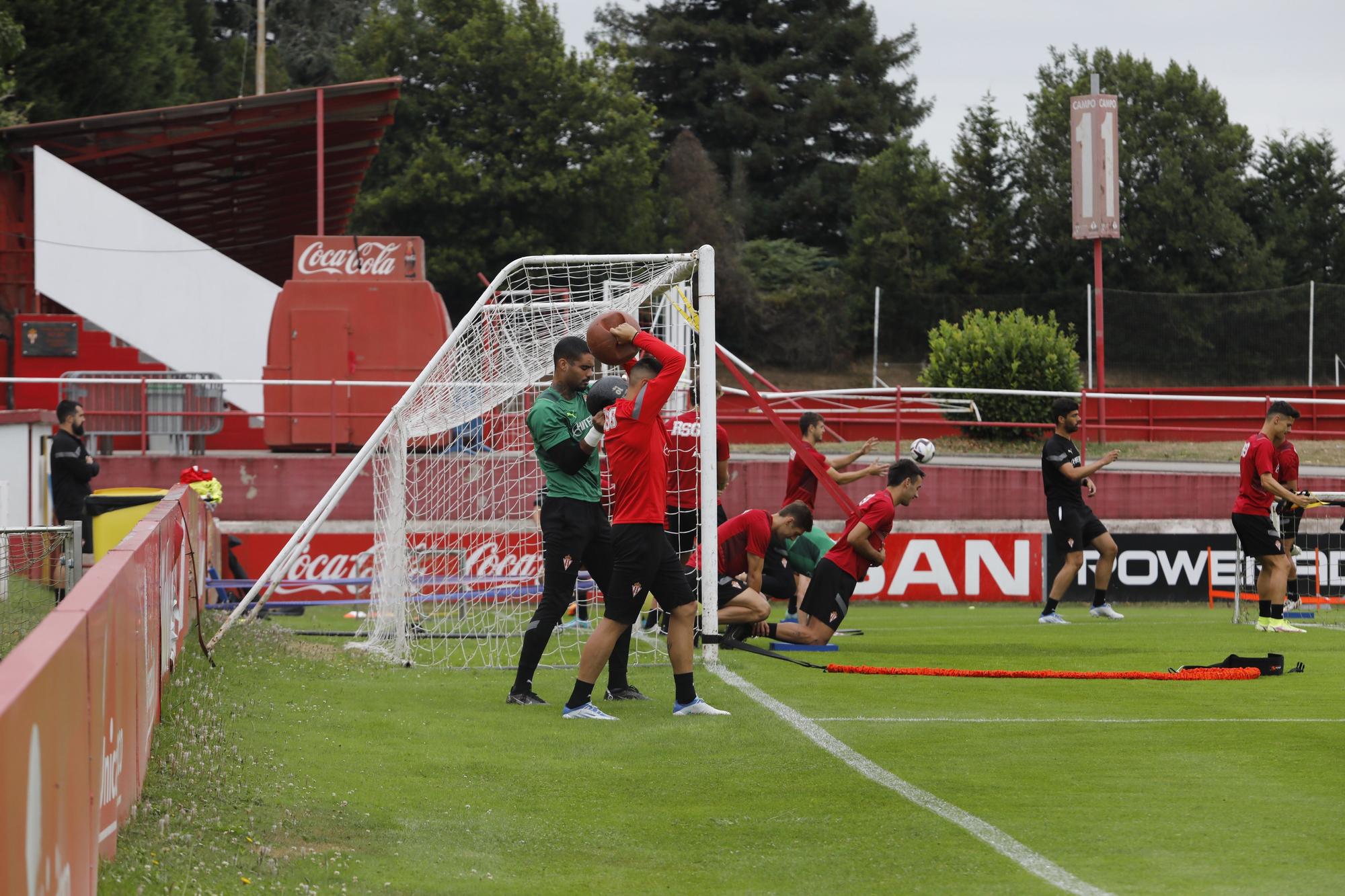 Irarragorri visita a Mareo y Cote y Jordan Carrillo se unen a los entrenamientos del Sporting