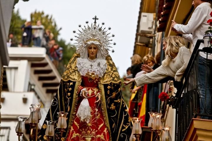 Alicante se vuelca con la procesión de Santa Cruz