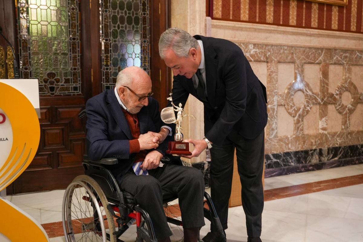 Homenaje del Ayuntamiento a Alfonso Sedeño Masot.