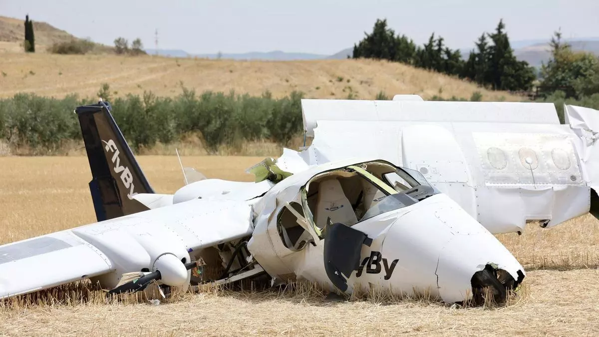Dos heridos hospitalizados tras estrellarse una avioneta en Viana (Navarra)