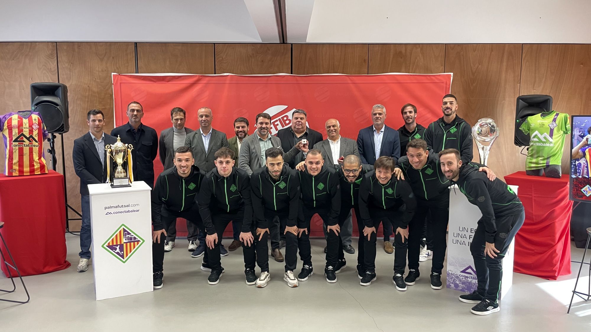Las fotos del homenaje de la FFIB al Palma Futsal