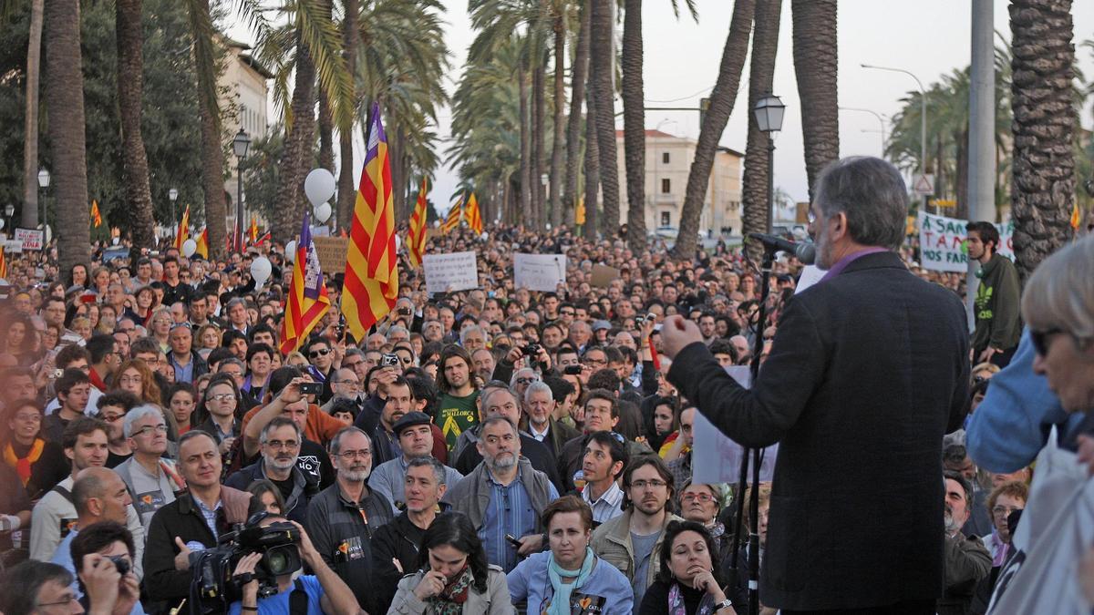Jaume Mateu, expresidente de la OCB, ofreció un discurso frente al Consolat de Mar hace más de una década.