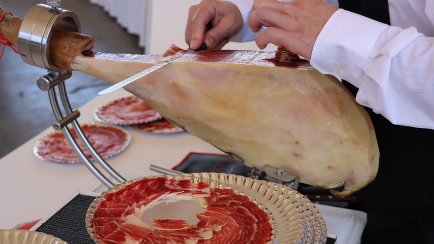 Jerez de los Caballeros invita a apreciar y degustar el manjar de la dehesa en su XXXV Salón del Jamón ibérico y la Dehesa del 8 al 11 de mayo