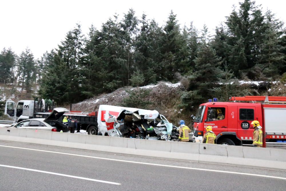 Accident múltiple de trànsit a l'Eix Transversal a Espinelves