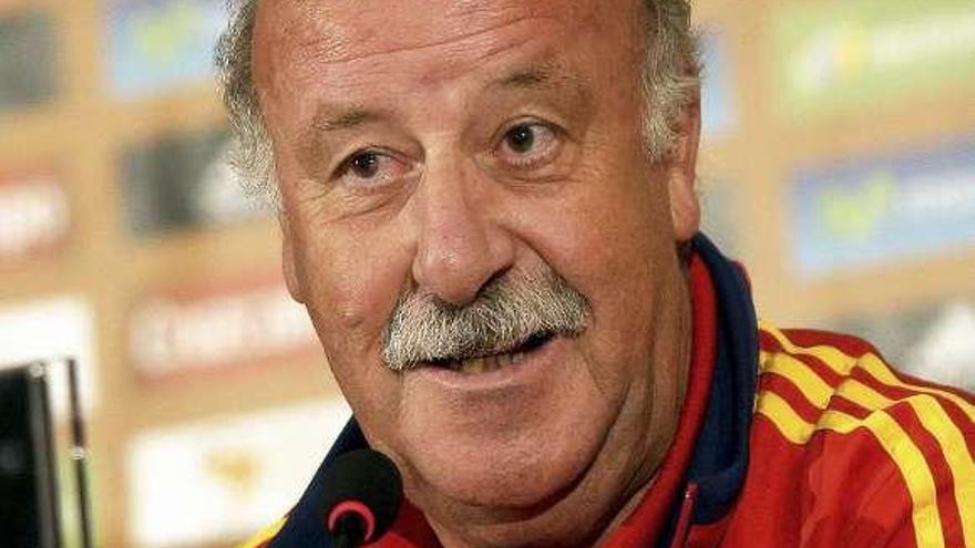 Del Bosque, ayer durante su comparecencia. / efe / zurab kurtsikidze