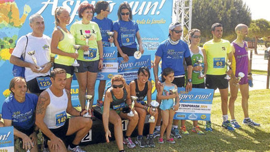 Los ganadores se hicieron una foto grupal en el podio del Western Park.