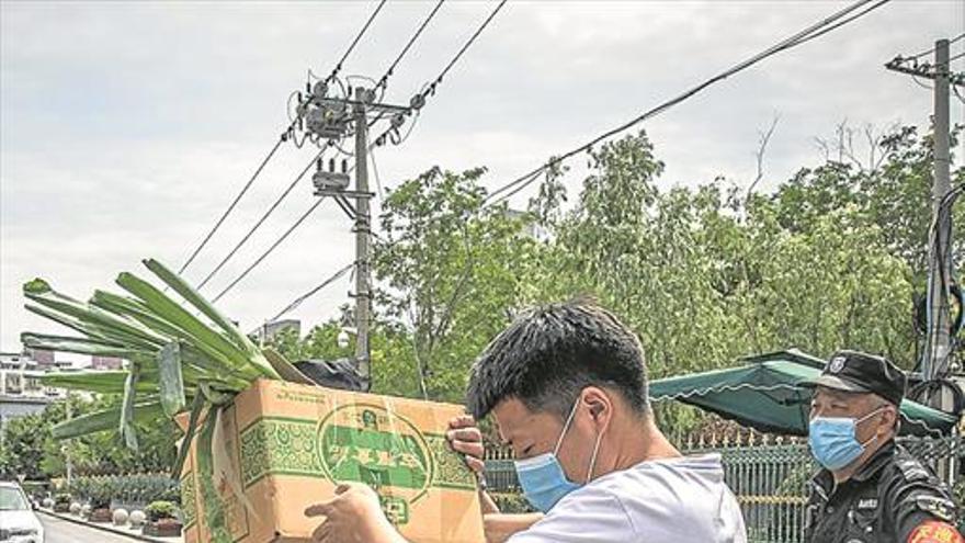 China cierra Pekín ante la expansión del brote de covid