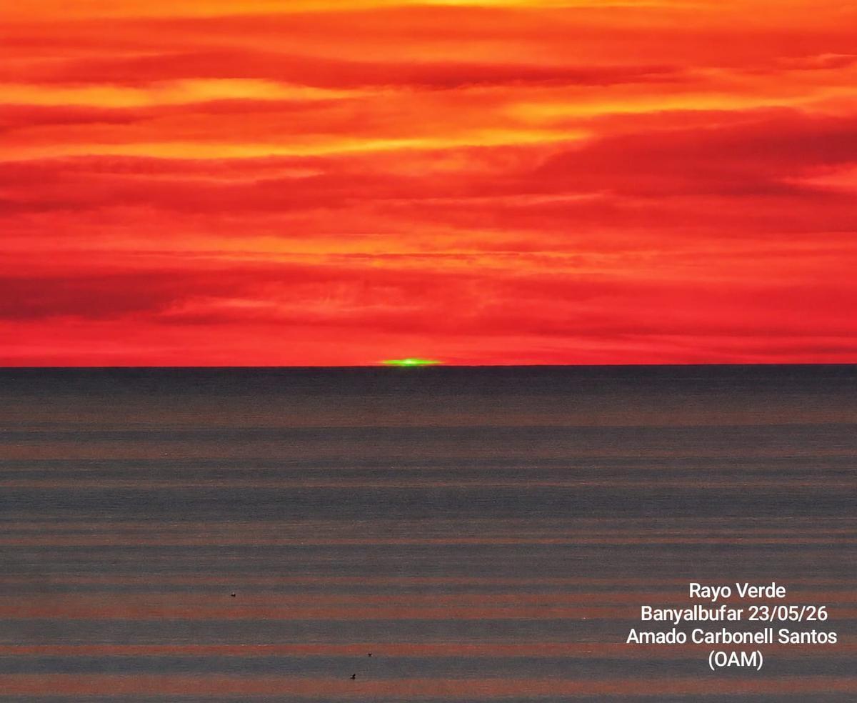 El rayo verde fotografiado desde la costa de Banyalbufar en mayo de 2026.