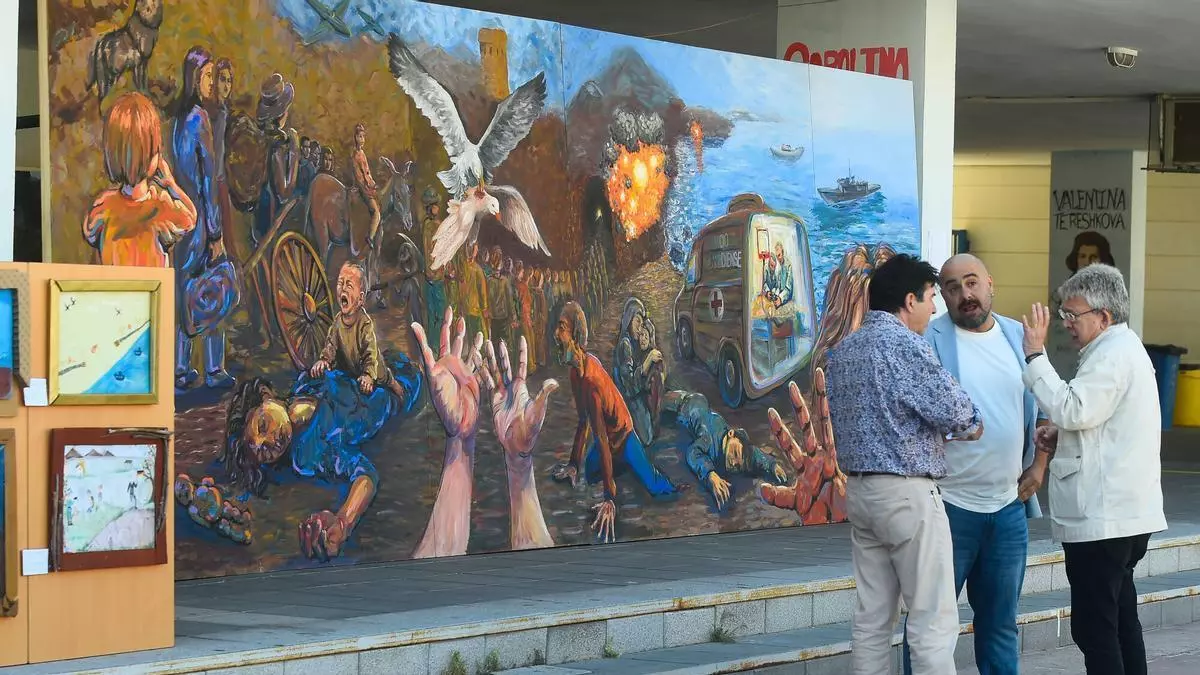 Un mural creado por alumnos de la Cala del Moral recuerda a las víctimas de la Desbandá de Málaga en 1937