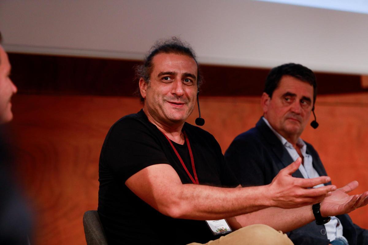 Uno de los ponentes interviene duarante la mesa redonda que cerró la jornada.