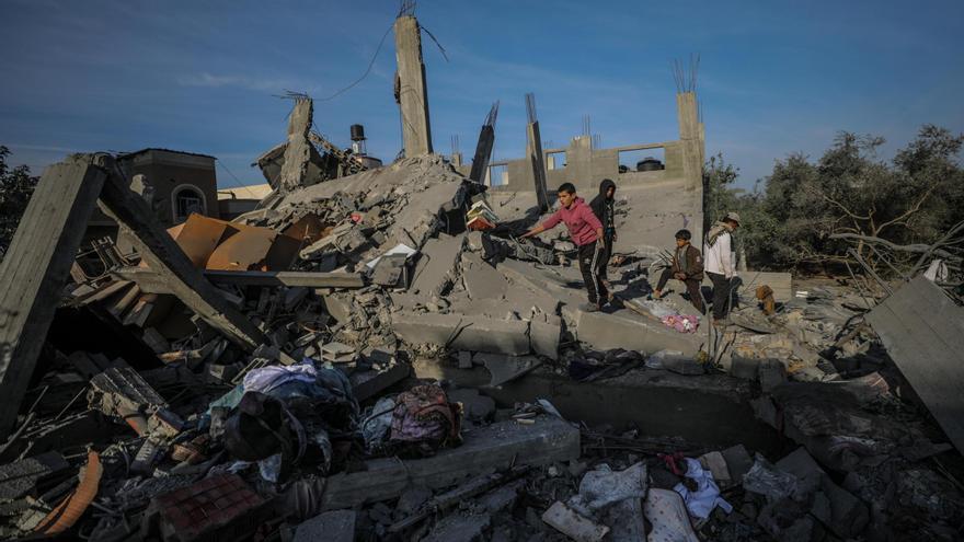 Israel mata a cinco periodistas en ataques nocturnos en Gaza con una veintena de fallecidos