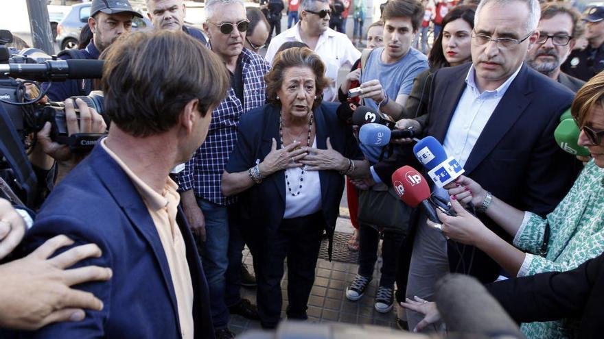 La alcaldesa de Valencia, Rita Barberá, a su llegada a la reunión de la junta directiva regional del partido.