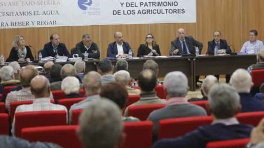 Una asamblea reciente de la sociedad Riegos de Levante.