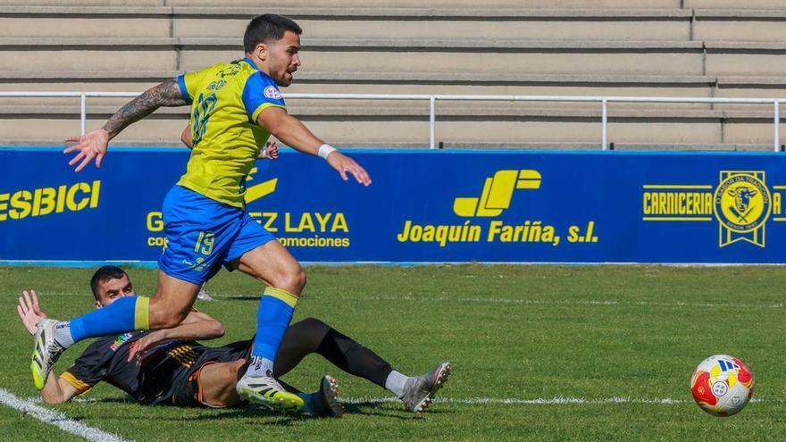 El Cambados se aferra a Tercera