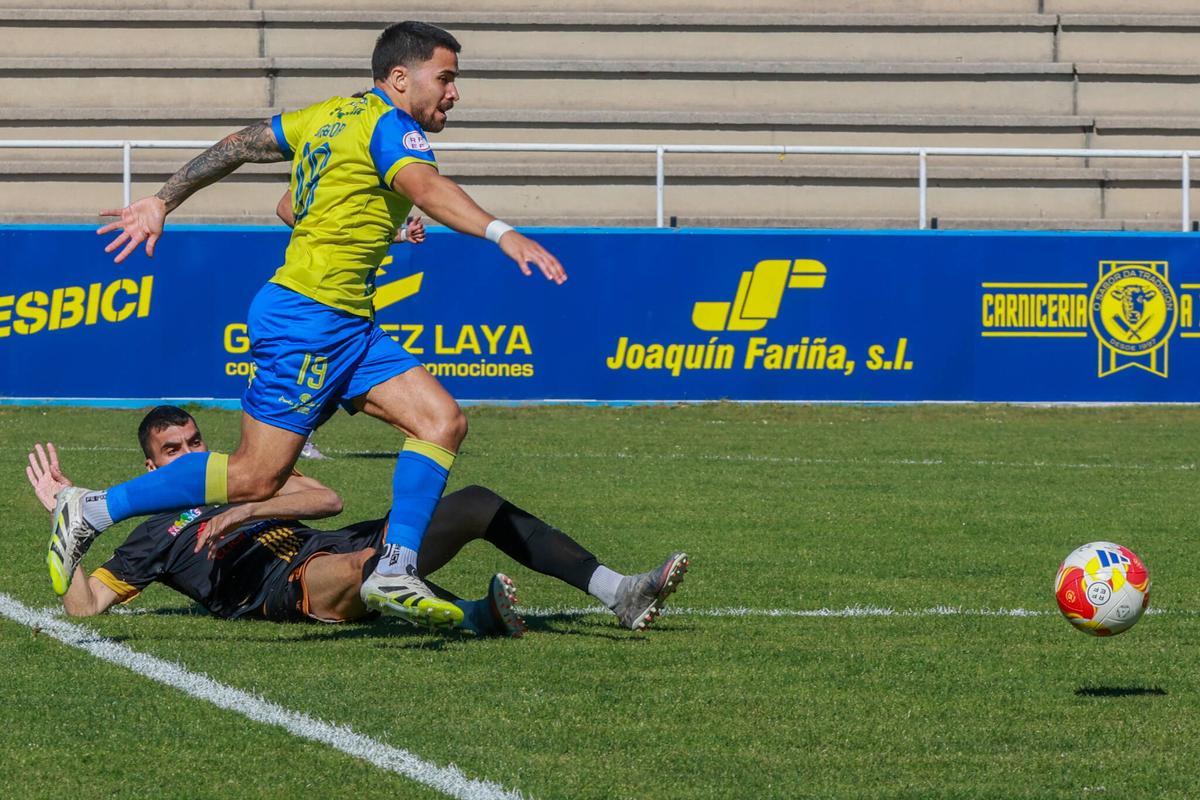 Grégor fue el autor de dos de los goles anotados por el Cambados