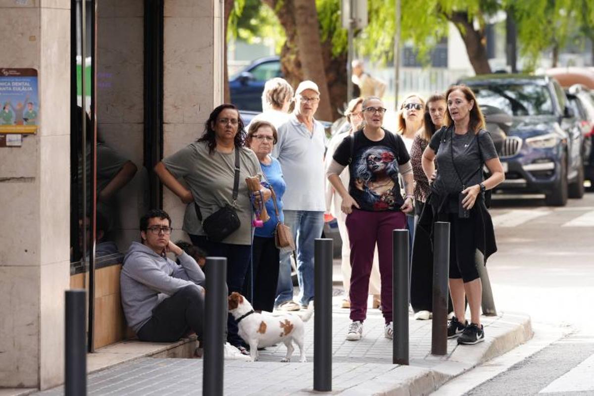 Confinados vecinos de la c/Natzaret de LH por una fuga de gas