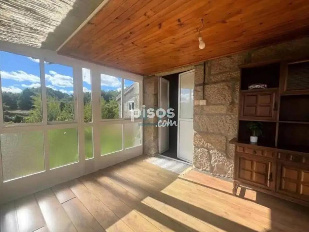 Algunas imágenes del chalet con piscina a la venta en Coles Algunas imágenes del chalet con piscina a la venta en Coles