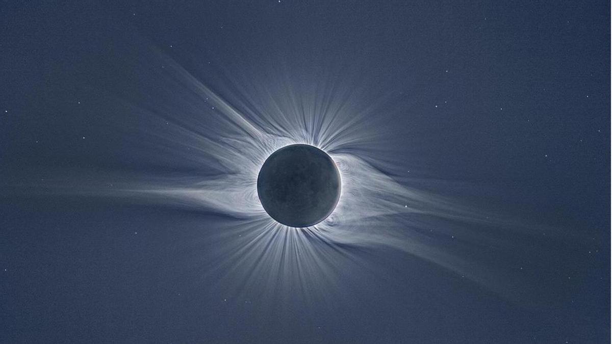 Imagen de un eclipse total de Sol observado por el grupo Shelios desde Novosibirsk, Rusia, en 2008. Crédito: J. C. Casado y D. López, starryearth.com.