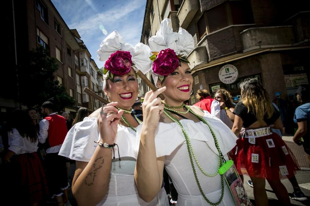 Descenso Folklórico del Nalón 2019: 40 carrozas y más de 4.000 personas