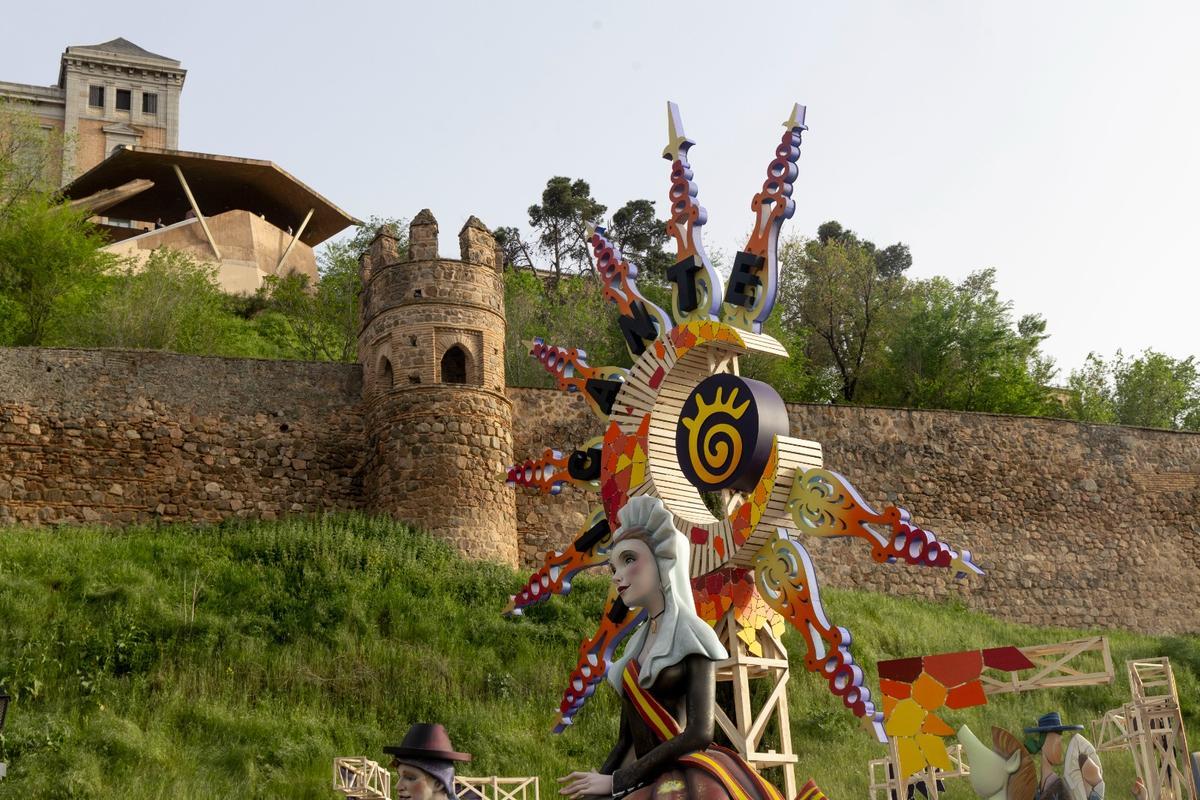 Las Hogueras se plantan en Toledo: así es el monumento de José Manuel García Esquiva “Pachi” para promocionar la Festa Las Hogueras se plantan en Toledo: así es el monumento de José Manuel García Esquiva “Pachi” para promocionar la Festa