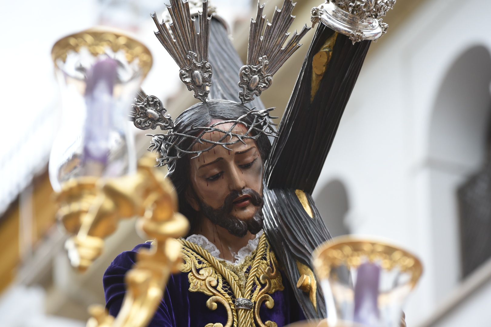 La hermandad del Calvario procesiona por San Lorenzo