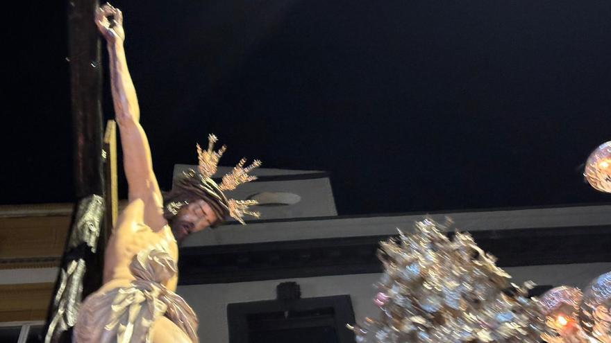 Vídeo | El Señor de los Desamparados en García de Vinuesa acompañado de la Banda de Música de La Puebla del Río con la marcha 'Jesús de las Penas, una oración'