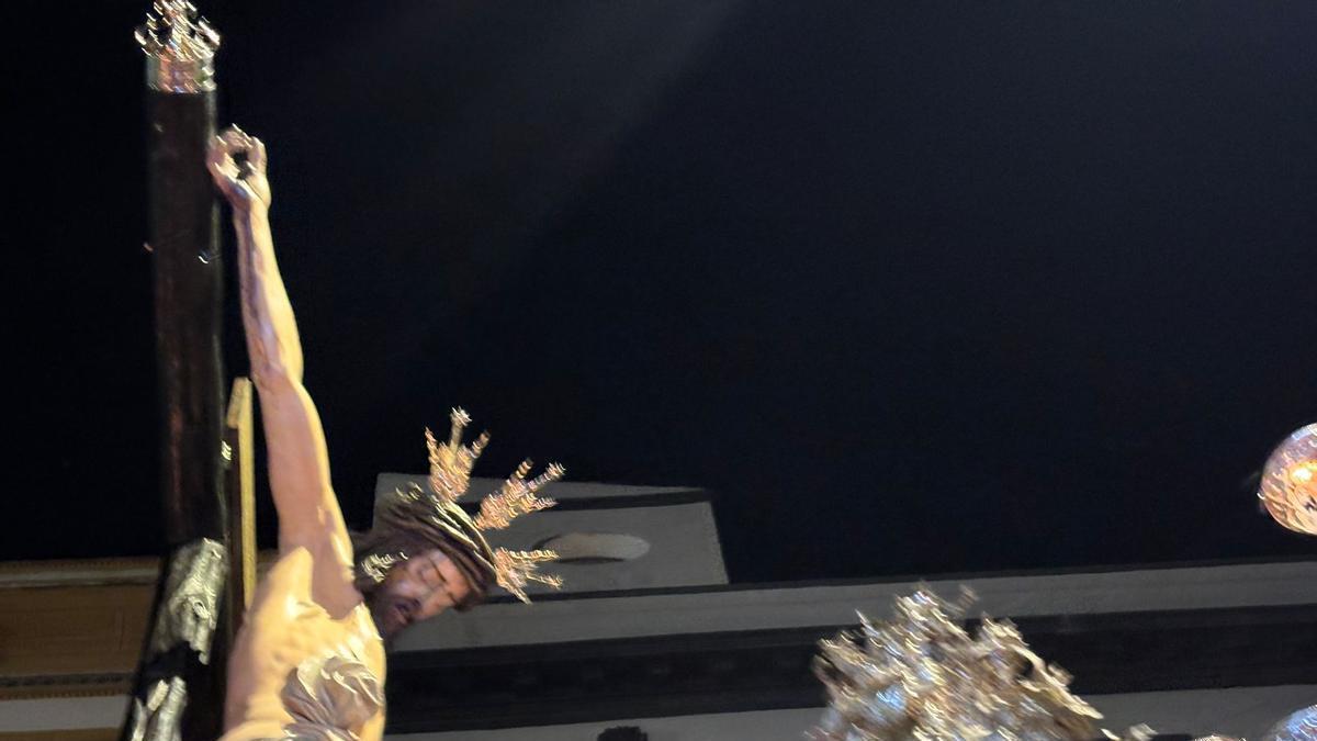 Vídeo | El Señor de los Desamparados en García de Vinuesa acompañado de la Banda de Música de La Puebla del Río con la marcha 'Jesús de las Penas, una oración'