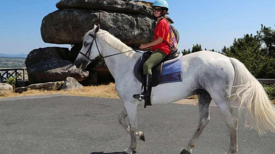 Los niños también tienen la oportunidad de disfrutar O Grove a caballo. // Muñiz