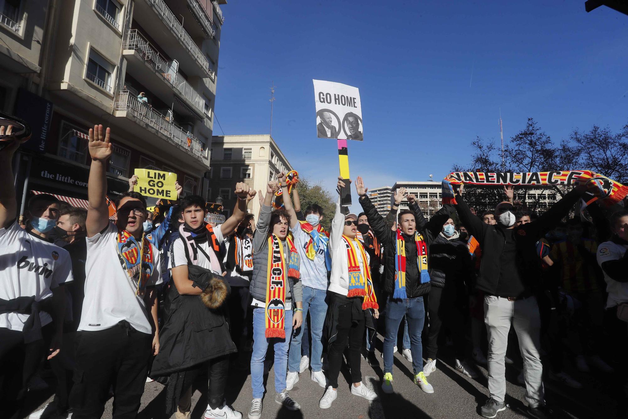 Manifestación contra Peter Lim