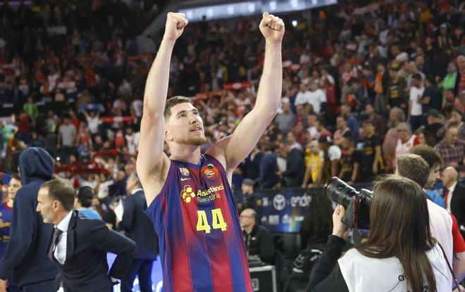 Joel Parra amplía su contrato con el Barça hasta junio de 2030