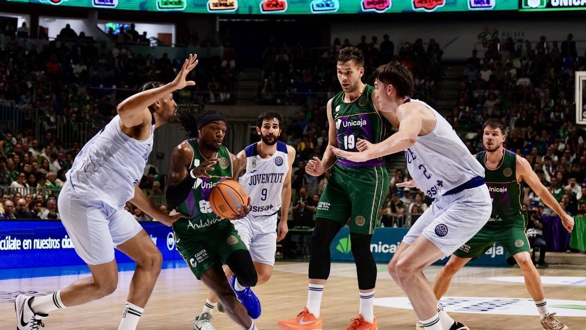 El Unicaja ganó un partido decisivo en el Carpena.