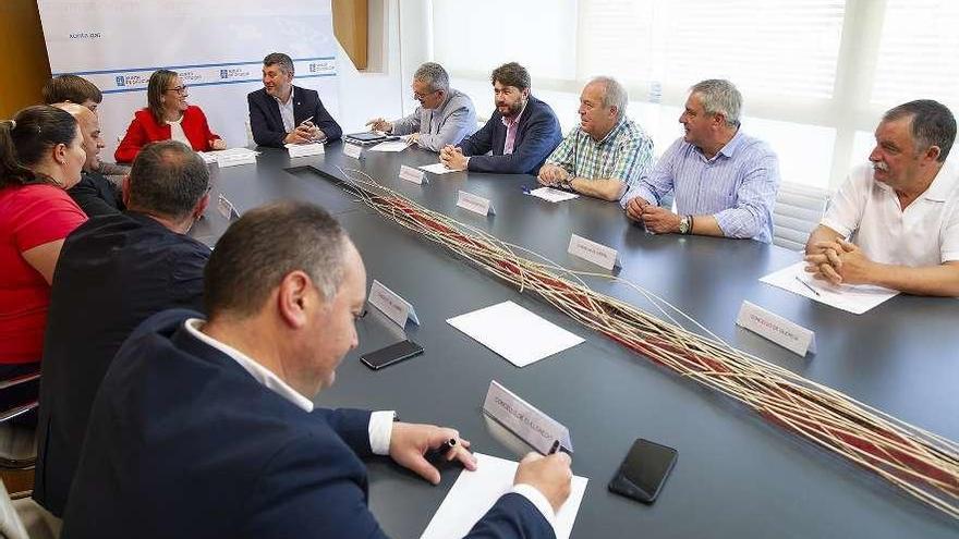 Reunión entre nueve concellos de la comarca de A Coruña y la Consellería de Infraestruturas.