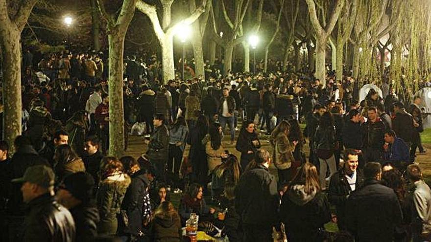 Cientos de jóvenes en San Martín, hace un par de años.