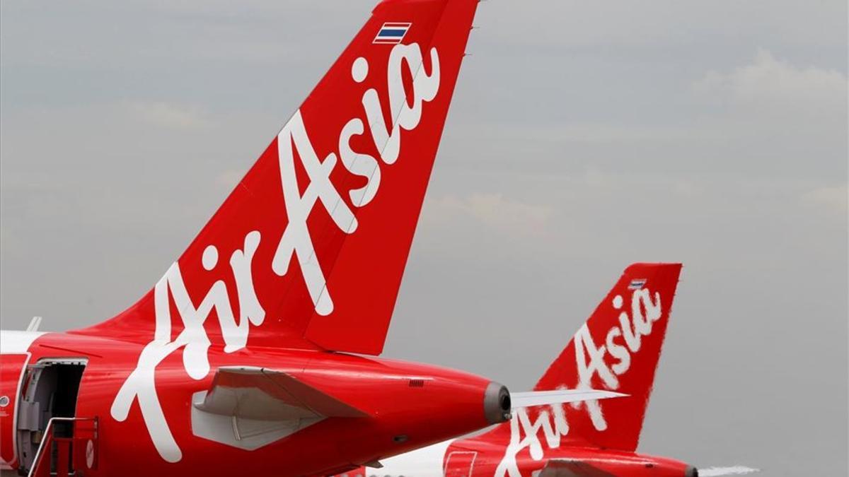 Aviones de Airasia en Bangkok, Tailandia.