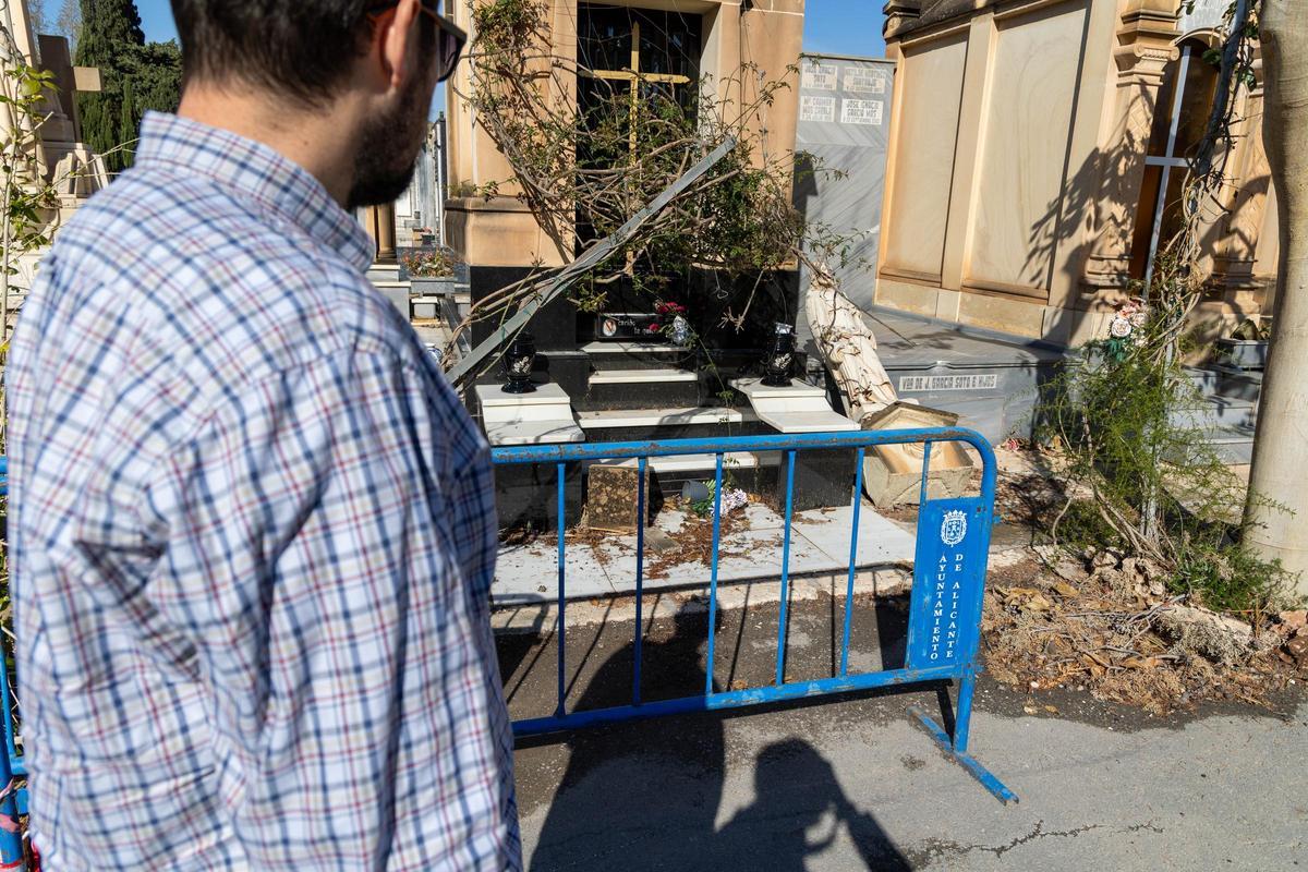 Desperfectos en el cementerio municipal de Alicante por motivo de los eDesperfectos en el Cementerio de Alicante dos meses después por motivo de los efectos del temporal de viento a finales de enero.fectos del temporal - viento - lluvia - destrozos - Alicante
