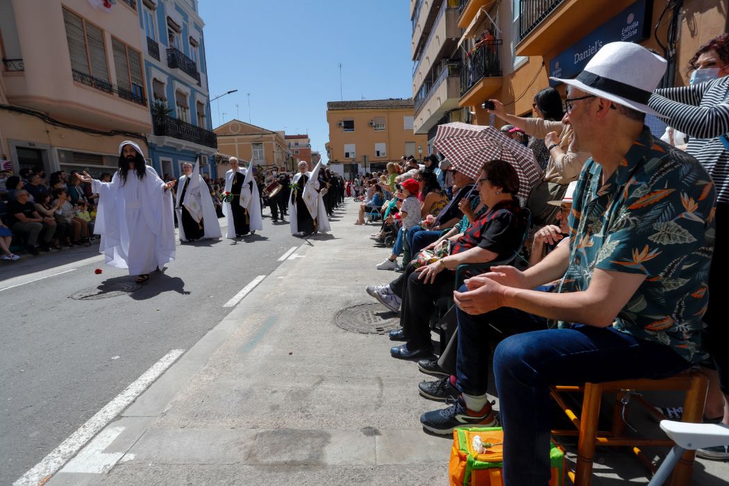 Flores y alegría para despedir la Semana Santa Marinera en el desfile de Resurrección