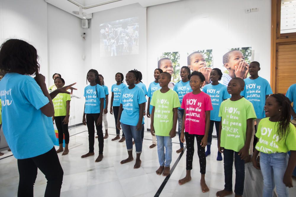 Presentacion de la gira del coro infantil Voces por Benin