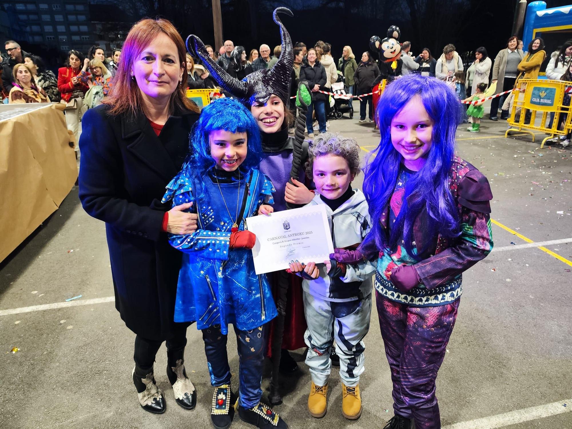 Todas las imágenes del concurso de disfraces de Grado: así fue la gran fiesta en El Frontón