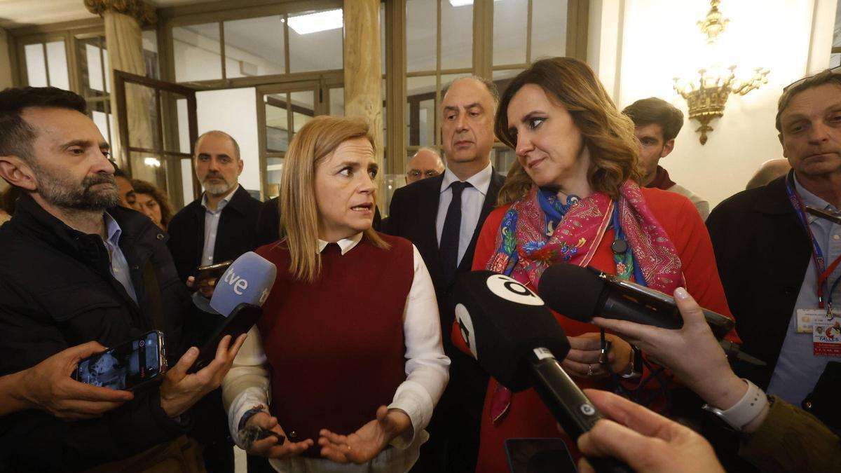 María José Catalá y Pilar Bernabé.