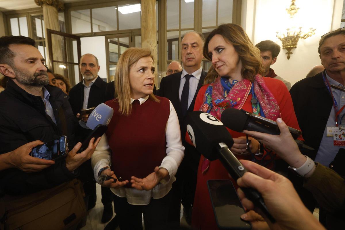 María José Catalá y Pilar Bernabé pactan una salida a la crisis de los trenes