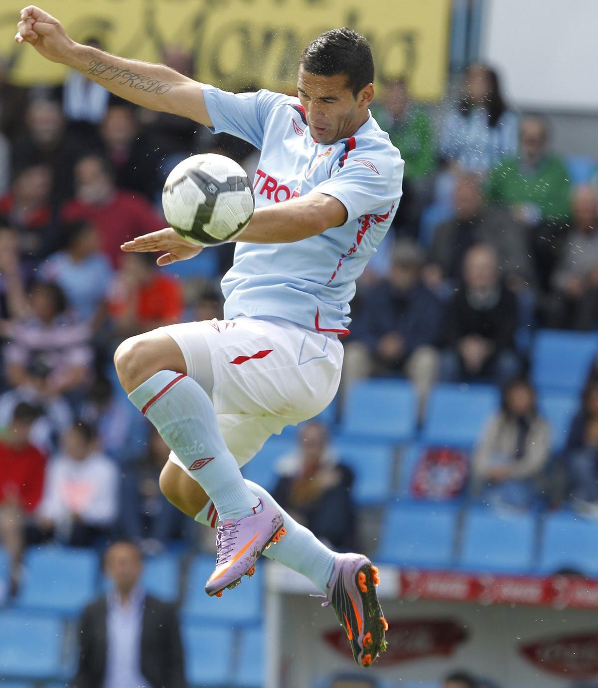 Cellerino, ante el Betis, durante su etapa céltica.