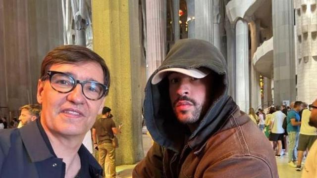 El president Salvador Illa amb el cantant porto-riqueny Bad Bunny.
