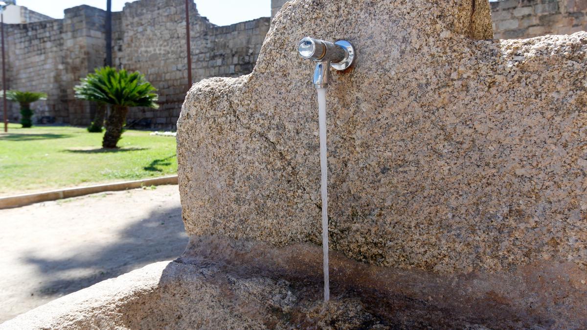 Una de las fuentes de agua que están distribuidas por la ciudad.