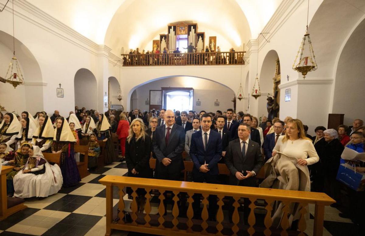 El obispo le implora la lluvia a Santa Eulària