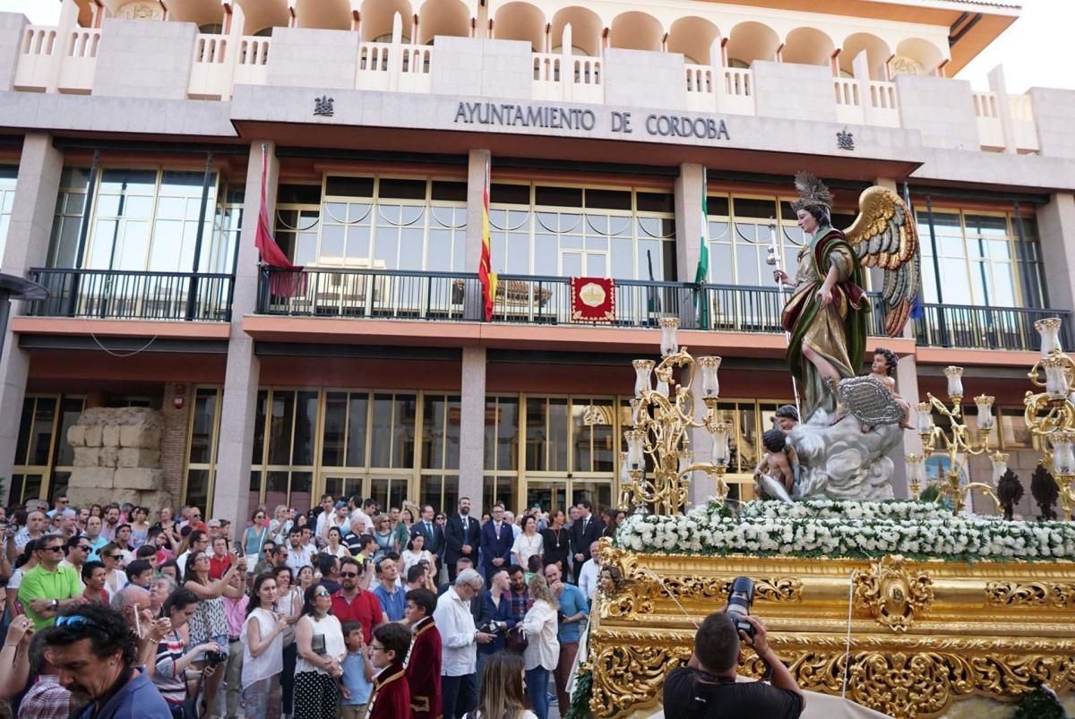 Una procesión con tres pasos para el aniversario del Sagrado Corazón