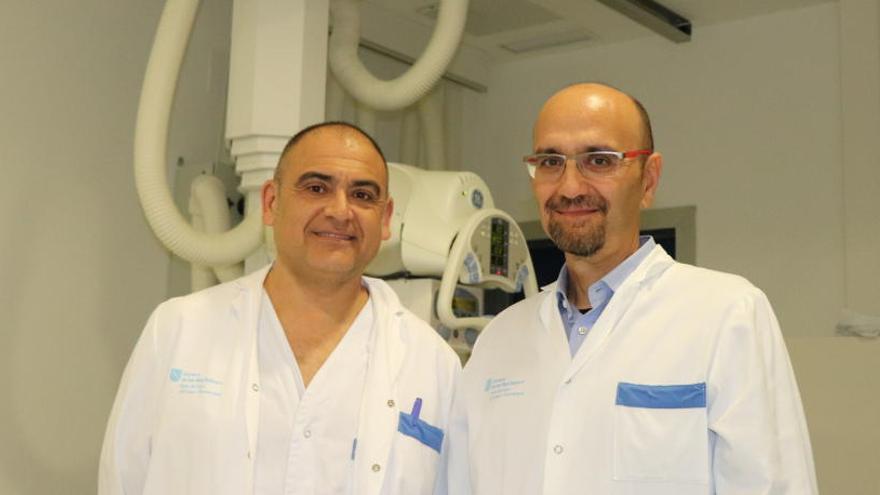 Francisco Cuesta (izquierda), jefe de Radiología,con Félix García