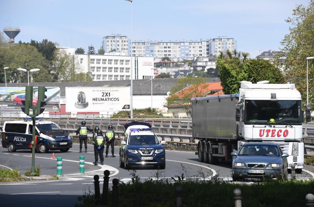 Los agentes vigilan los accesos a la ciudad y proponen multas para los infractores.