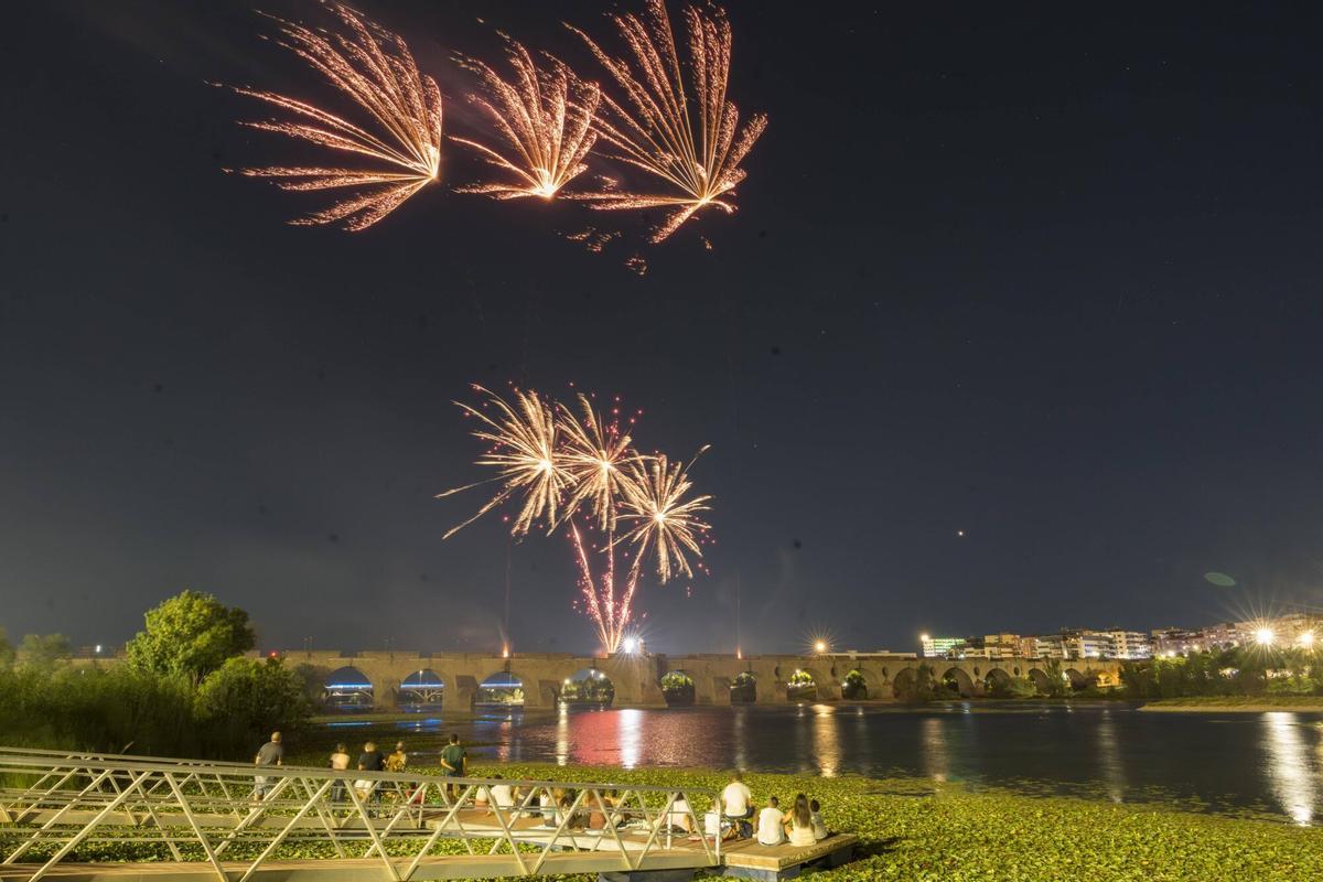 Las imágenes de los fuegos artificiales de Badajoz