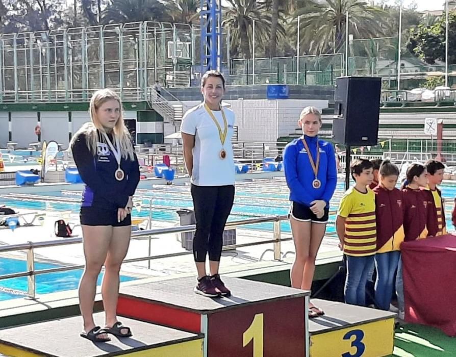 Podios de Adrián Abadía y xisca Bauzá en la Pepsi Diving Cup