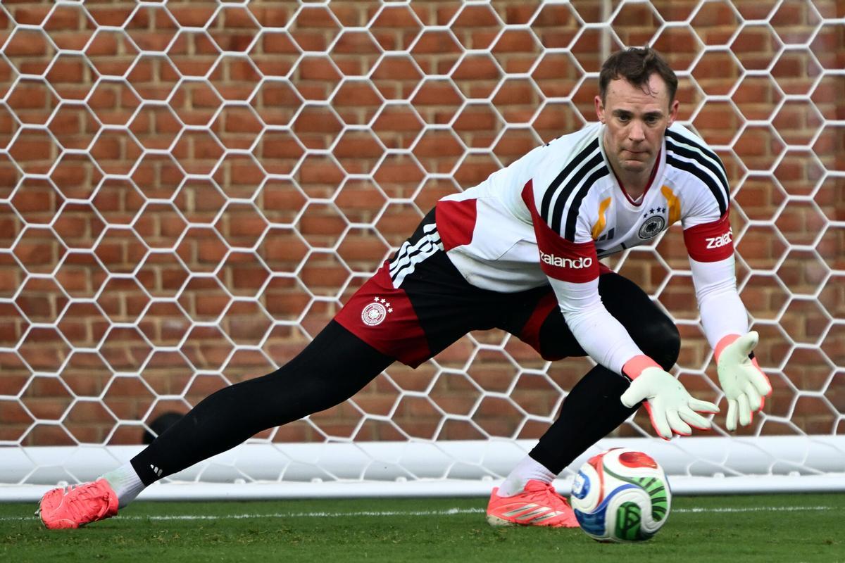 08 June 2026, US, Winston-Salem: Manuel Neuer, Germany's goalkeeper, takes part in an open training session on the grounds of Wake Forest University ahead of Germany's first World Cup match against Curacao. Photo: Federico Gambarini/dpa 08/06/2026 ONLY FOR USE IN SPAIN. Federico Gambarini/dpa;soccer;sports;football;2026 FIFA World Cup - Germany Training;